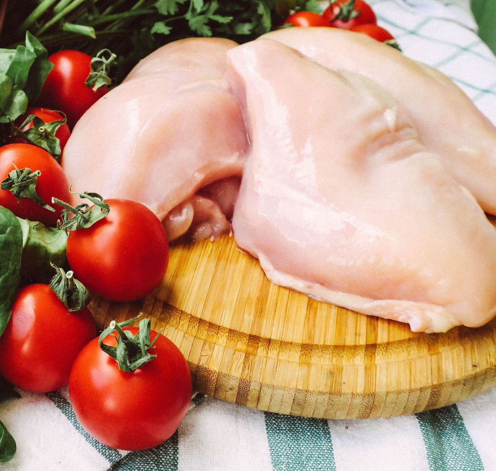How Much Protein Is in Chicken Breast? 100g, 3 oz & Serving Guide